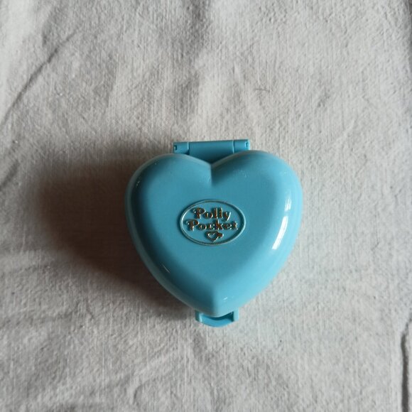1993 Polly Pocket Pretty Pandas - Compact Only - Heart Shaped - Picture 1 of 5